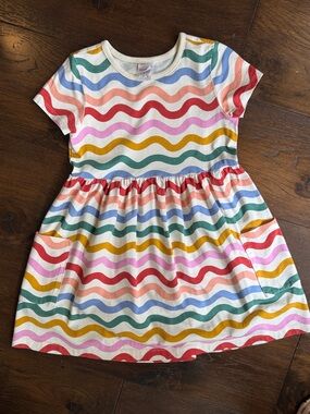 Hanna Andersson - Girls Wavy Print Play Short-Sleeve Dress w/Pockets - Size: 6-7